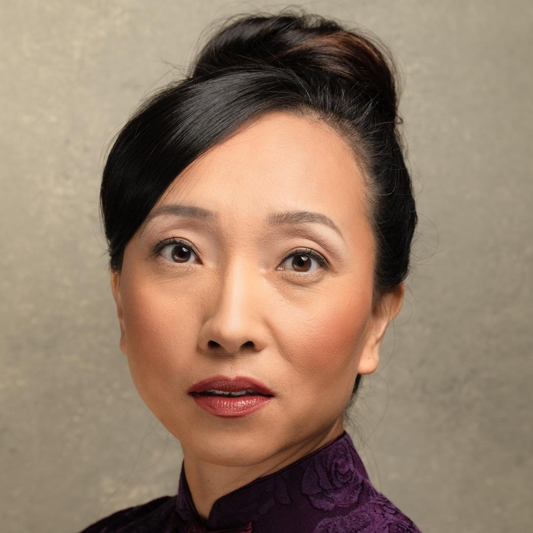 Moon在片场织毛衣