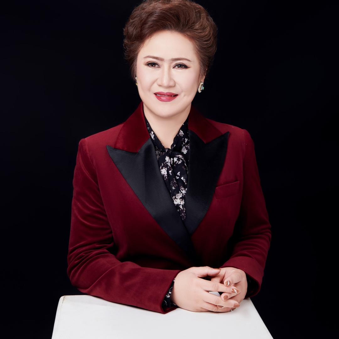 忆纪纳女士