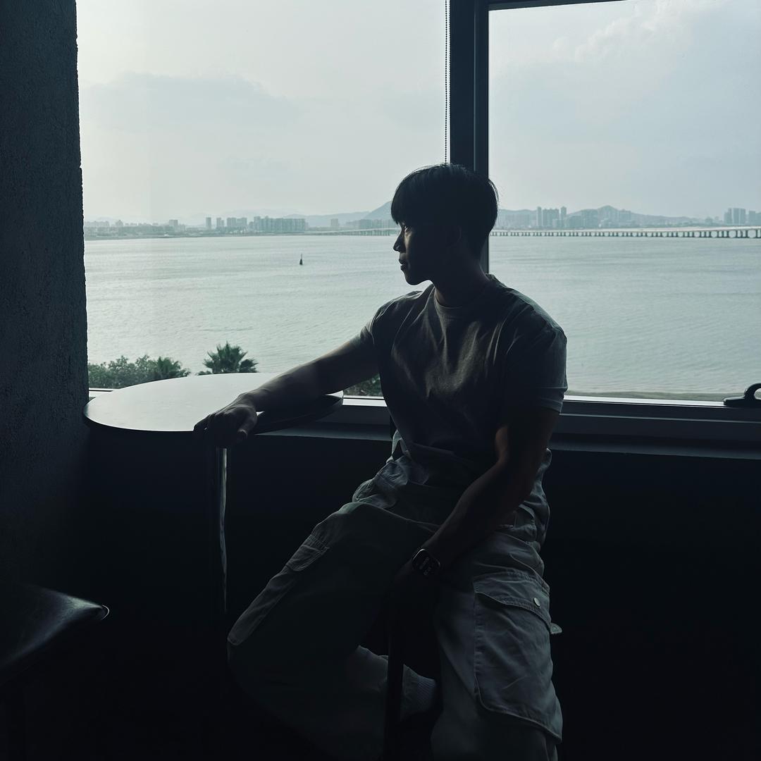 -小魏