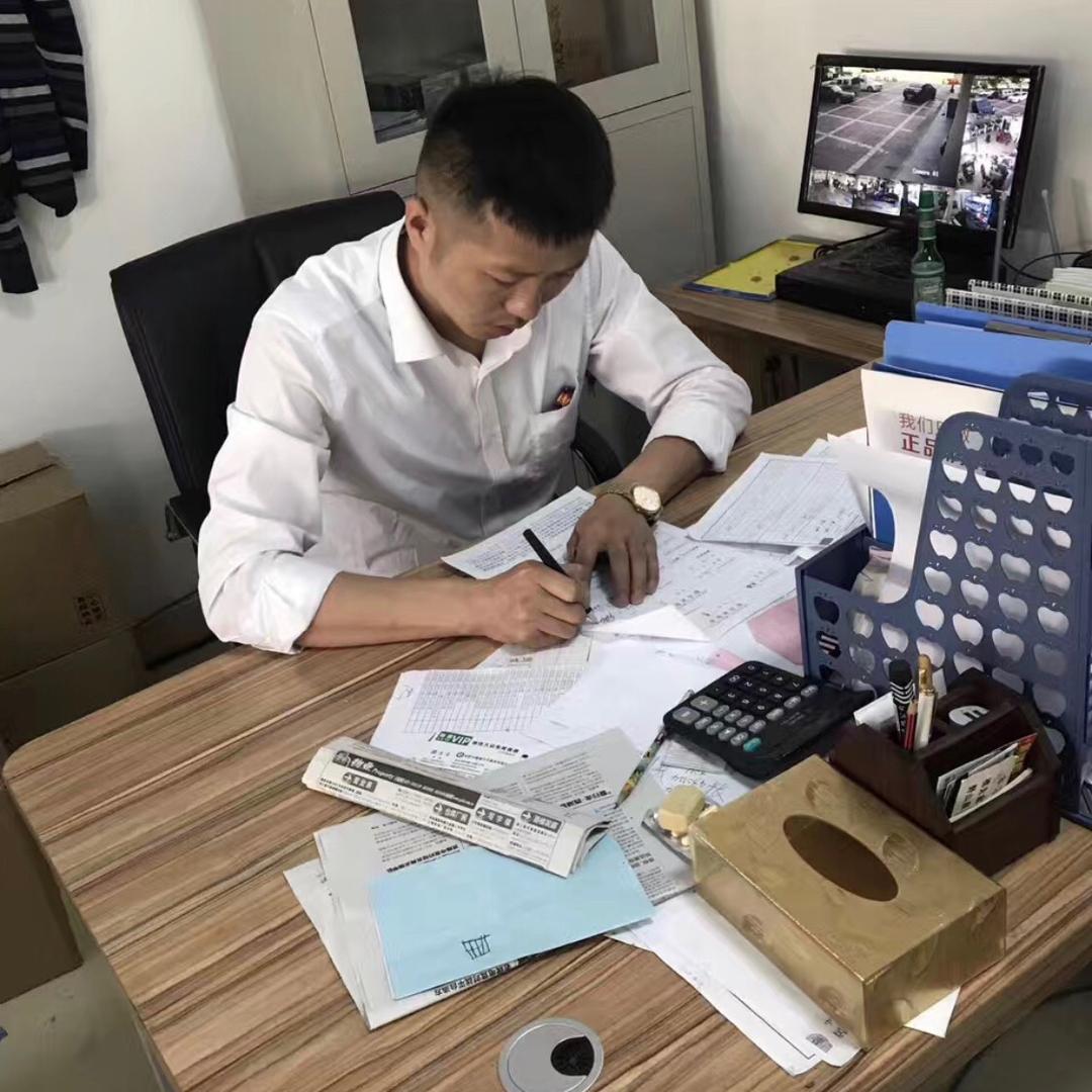 80后:修车卖车的邵斗斗