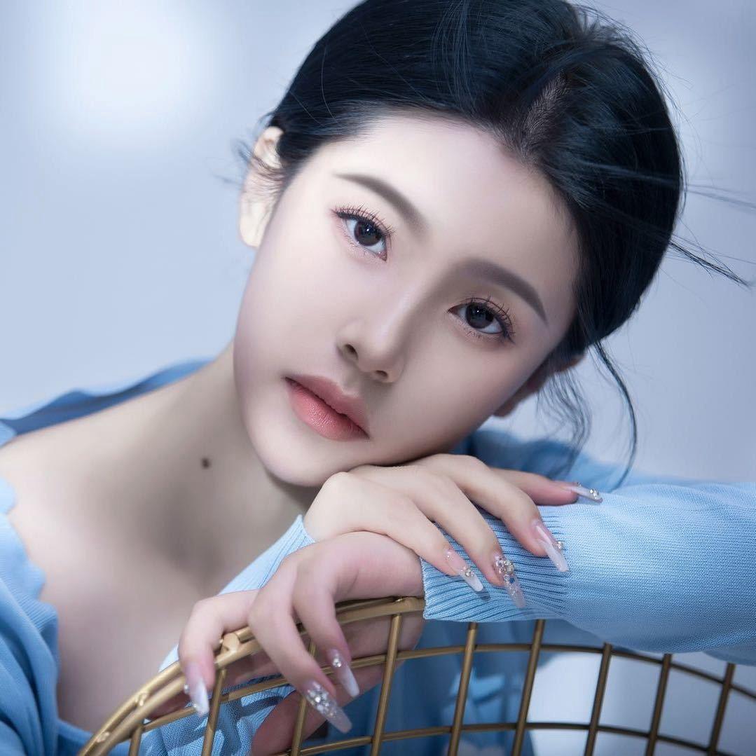 化妆师·洛盈