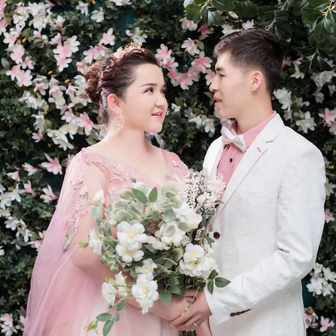 来自鲁克沁的一家化妆店