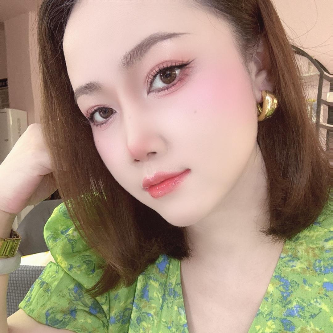 爱美的小姐姐