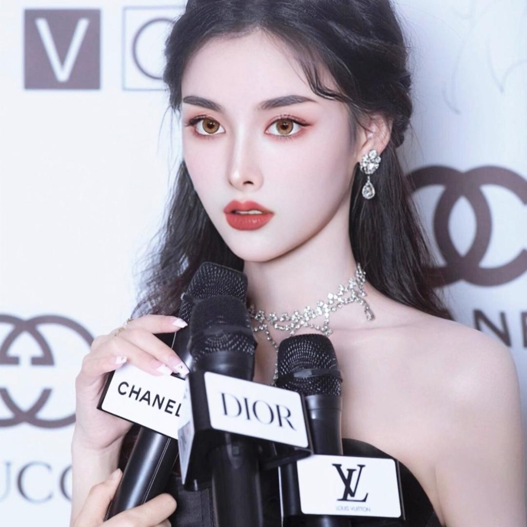 宝小姐的轻奢包铺