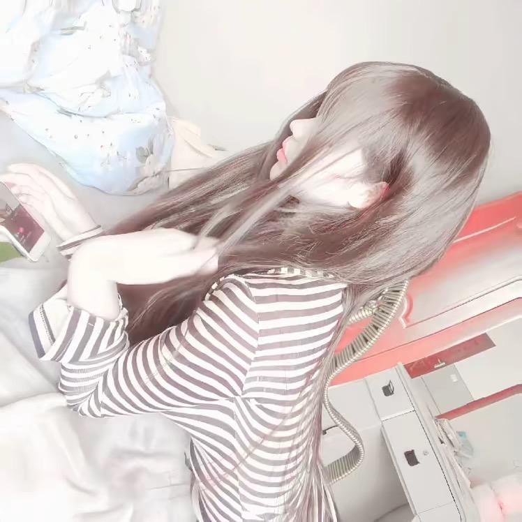 灰色