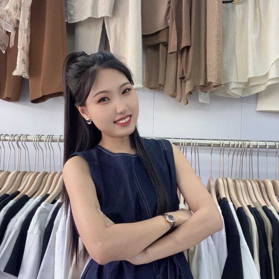 李寨依尚男女装