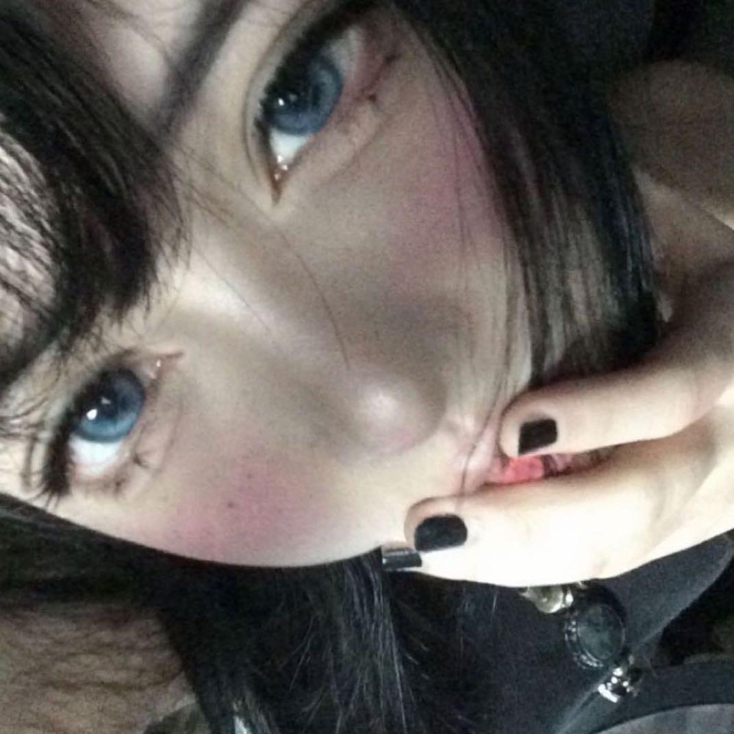 少 吃 一 口