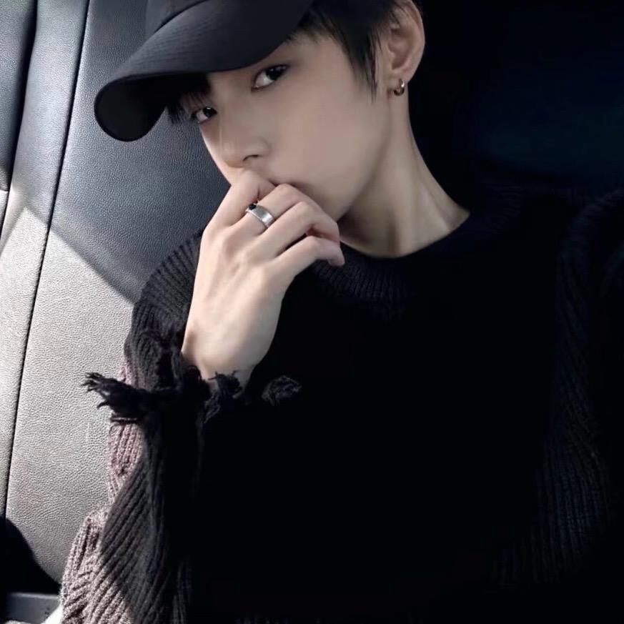 牛爷爷cos性感小野猫勾引隔壁人妻壮壮妈