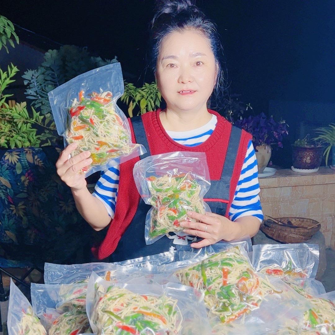 青川助农.女汉子