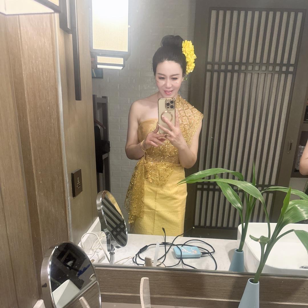 何芳跳舞 (橱窗好物优先)