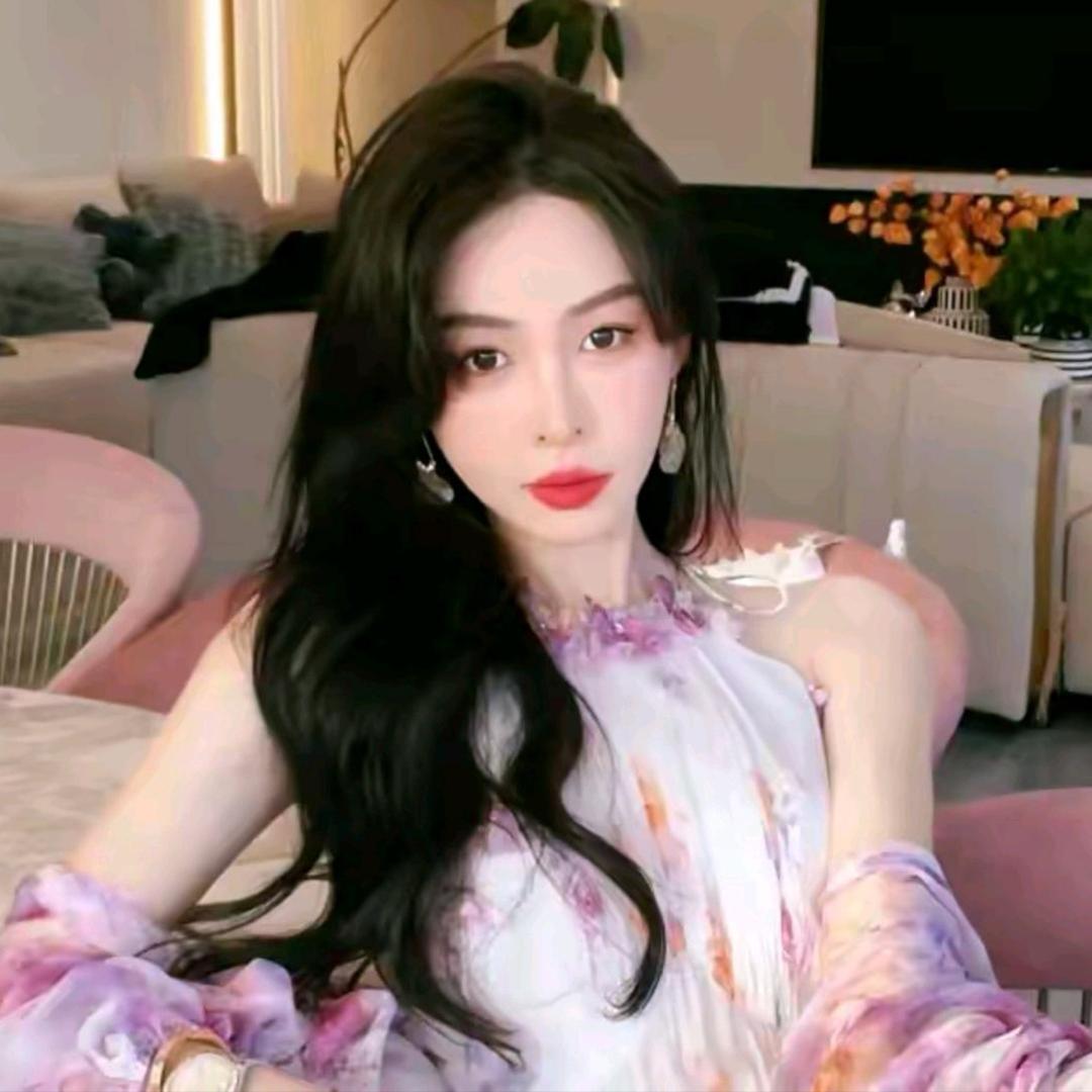 余潇潇（穿搭日记）