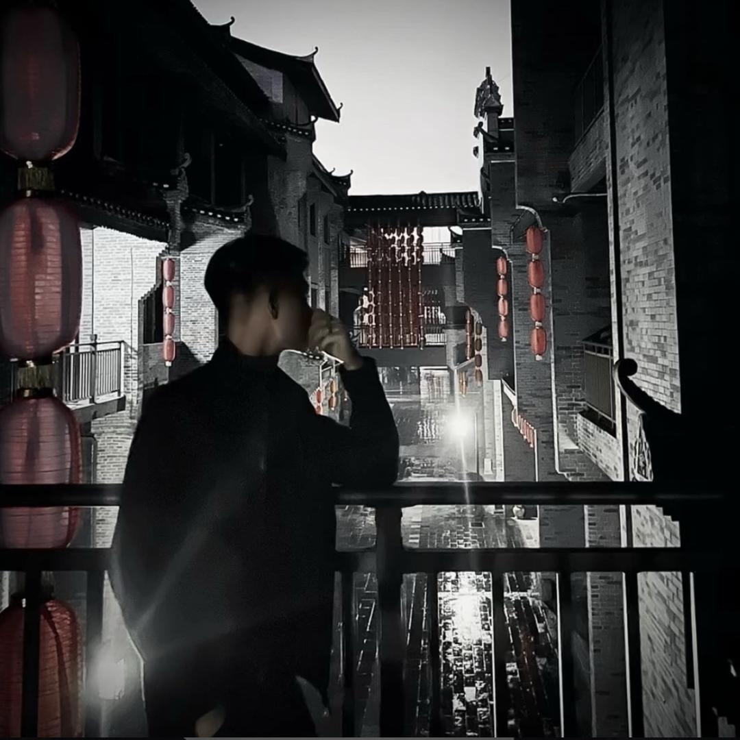 A. 拾 白👨‍🎓