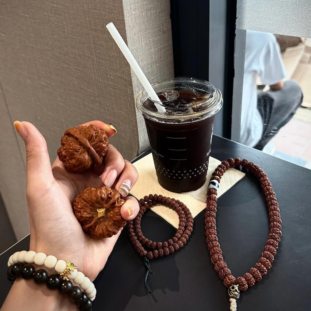 灿灿爱串串