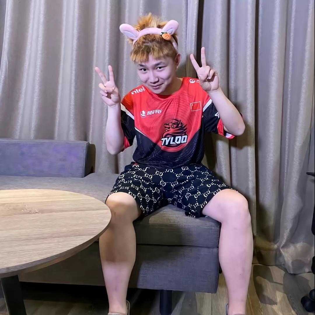 我幼儿园裹过幼师扎