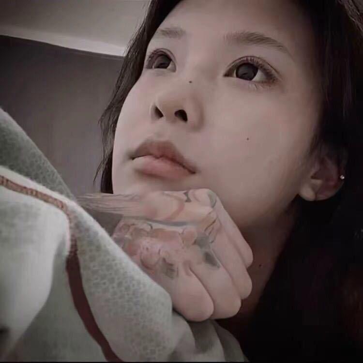 👩🏼‍🦯‍➡️