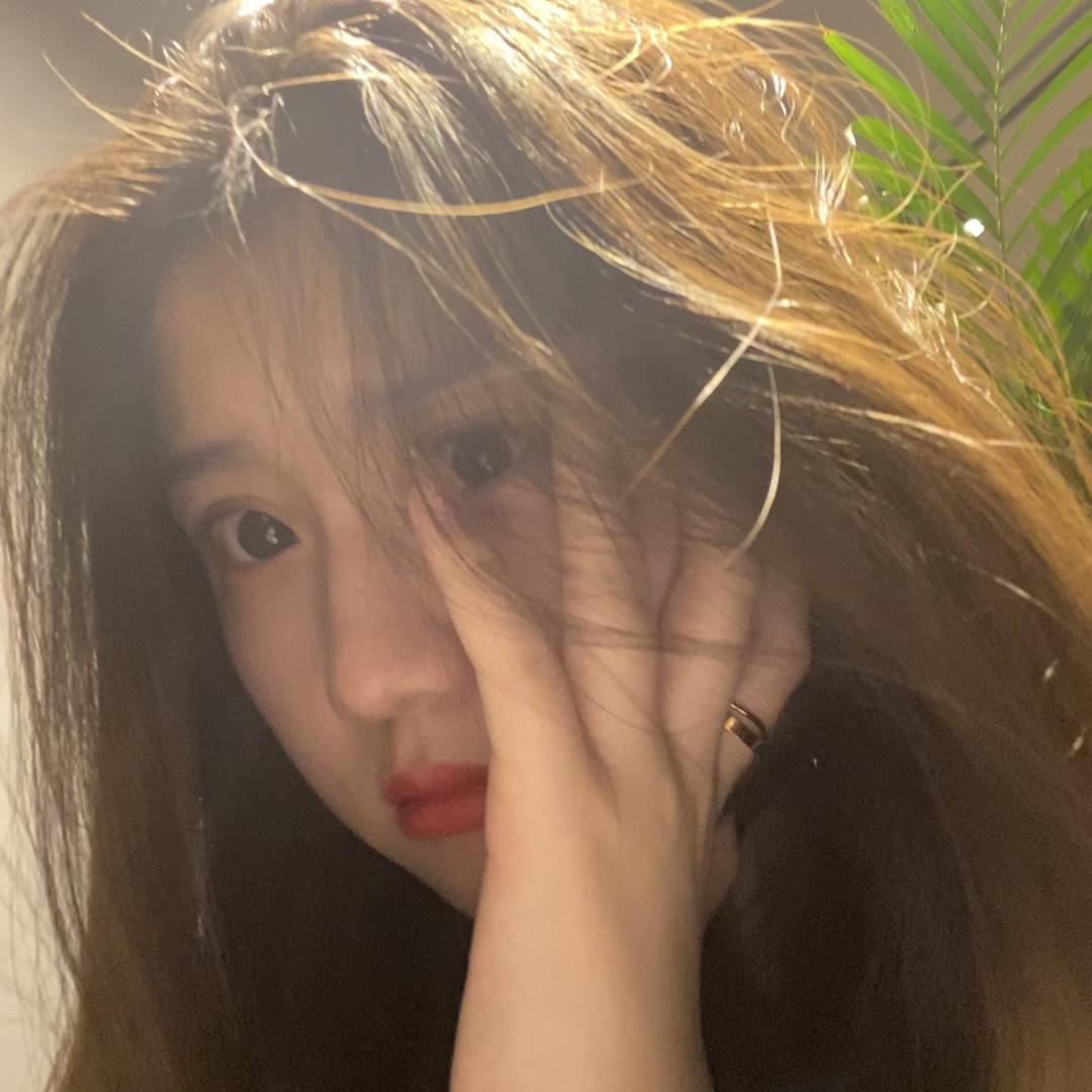 李思瑶.