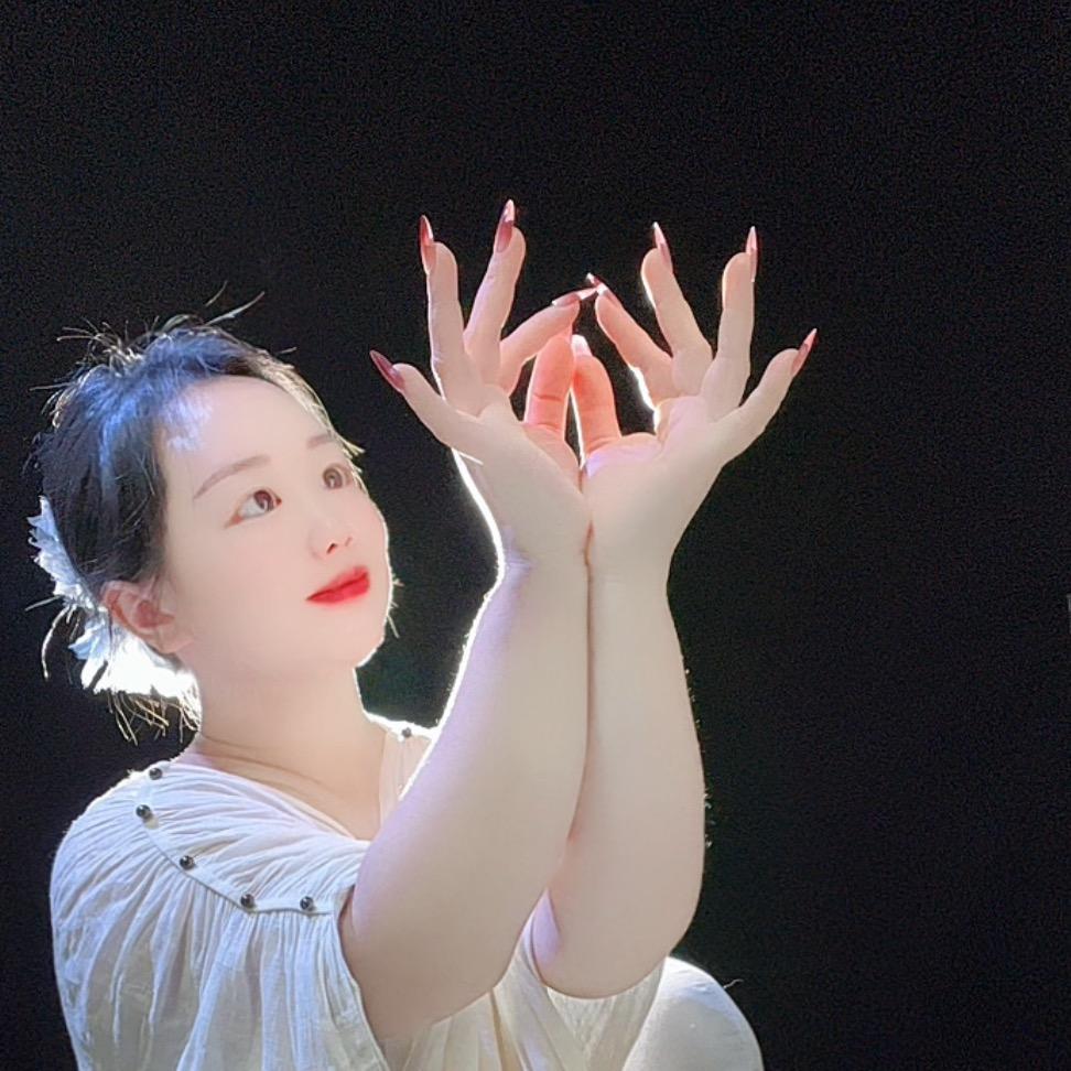 静静🪼指艺舞