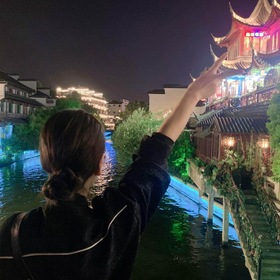 小红帽灬