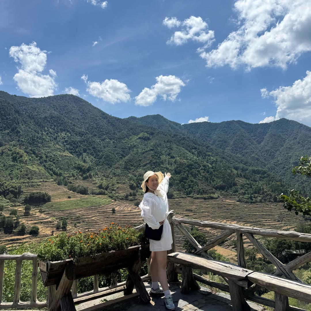 张莉