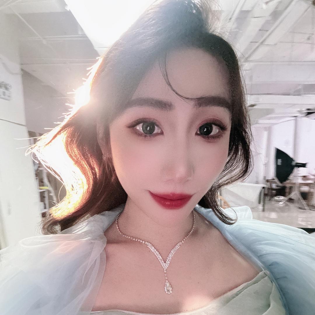 小奶宝（等什么君）