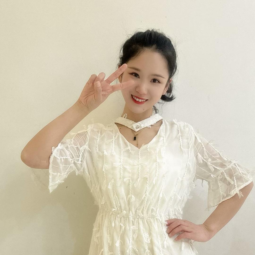 初一衣铺坊炫达珑商贸服装