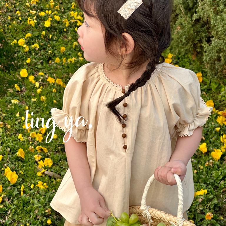 童谣儿童服装销售店