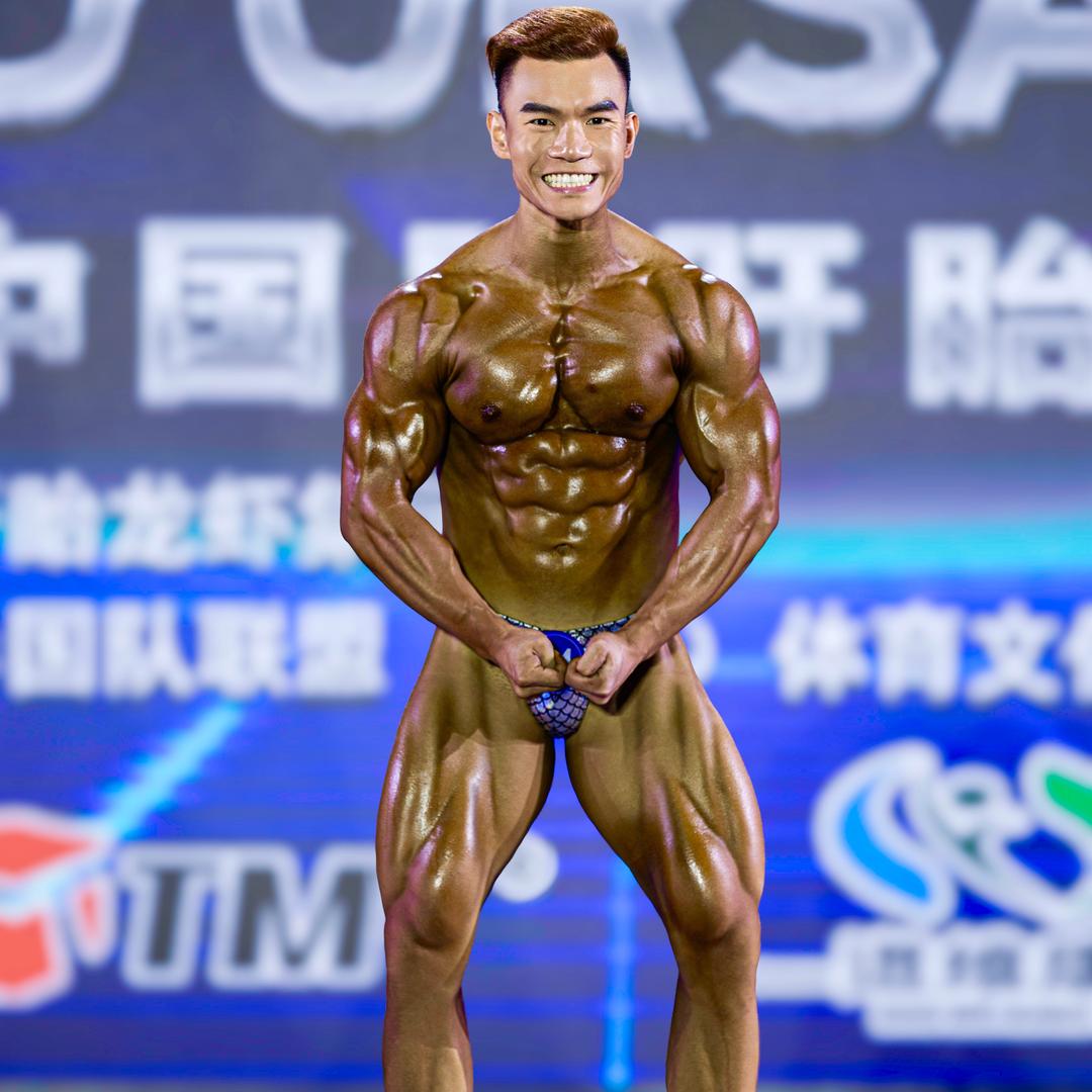 万石冠军健身会所  全国健美冠军