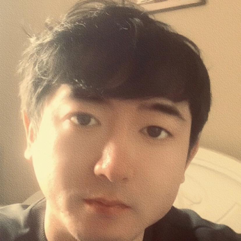 双手翩翩抚琴雅，入耳悦悦动人韵