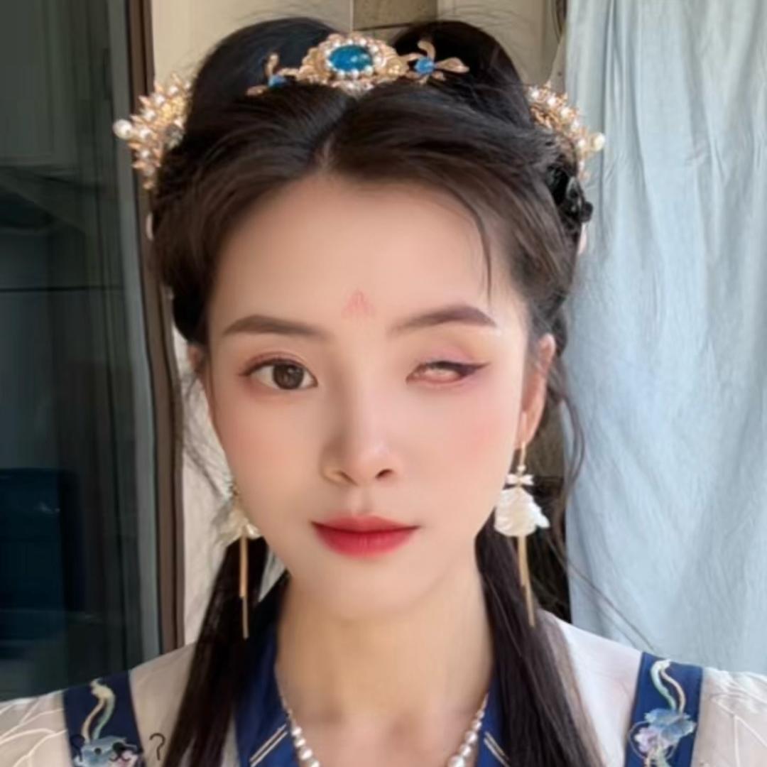 义眼女孩和姐妹的摆摊日常