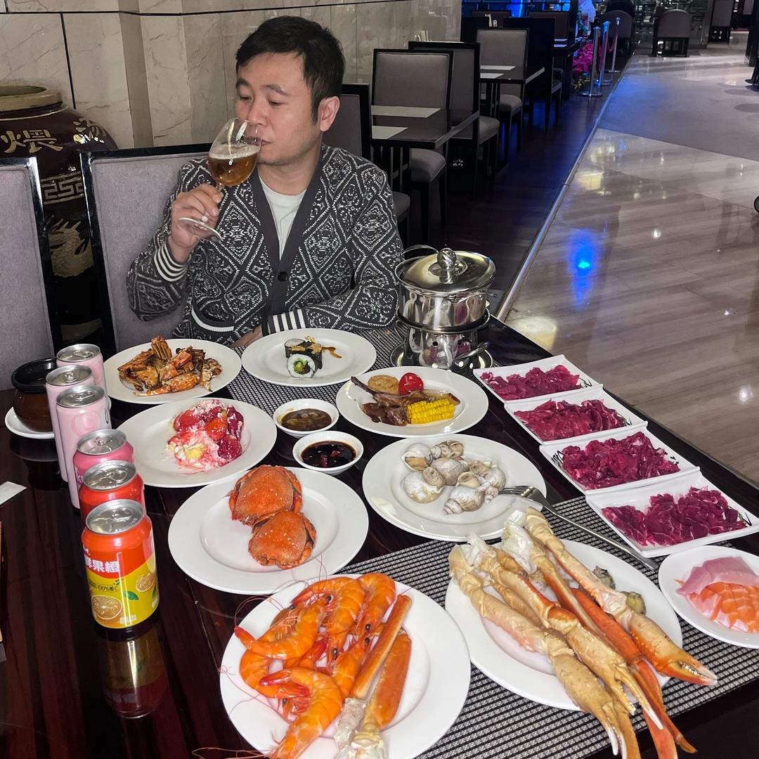 小黑吃喝玩乐