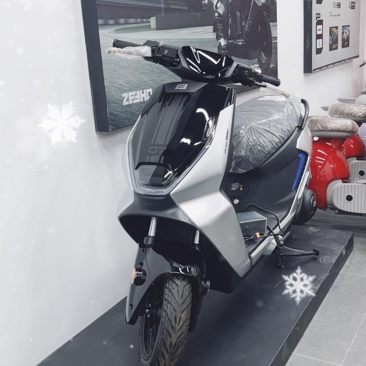 江宁禄囗ZEEHO极核电动