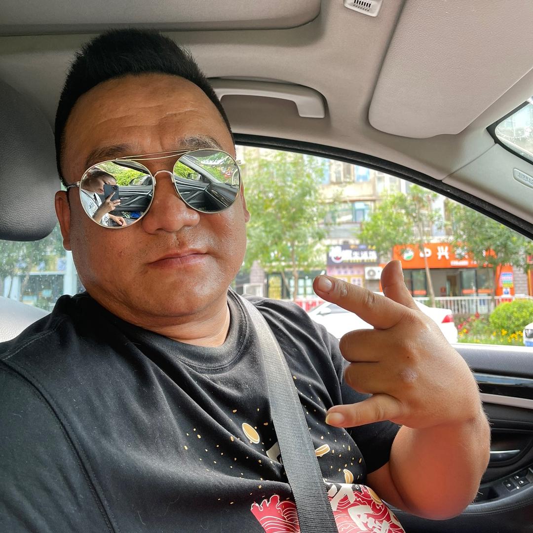 爱吃饭的小黑蛋