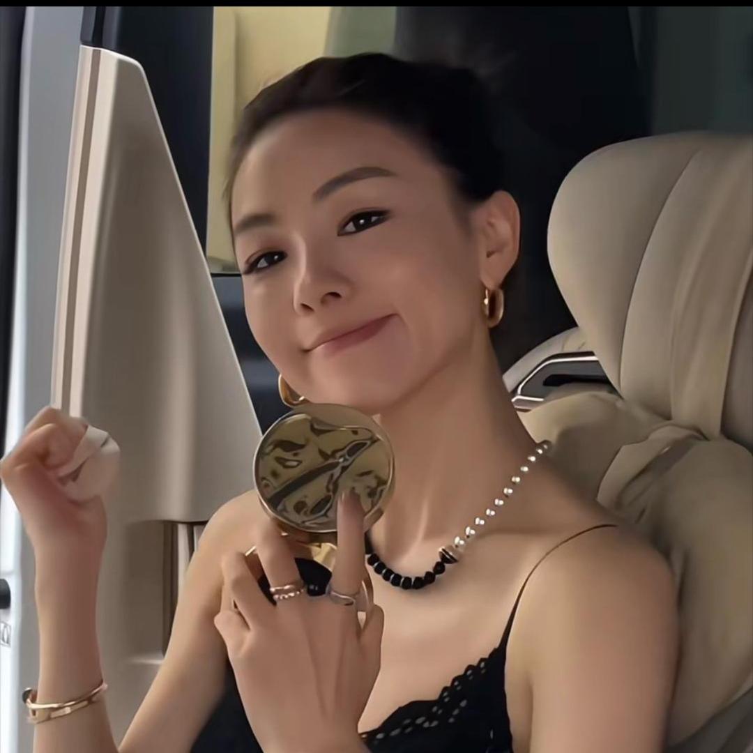 容雨（精致穿搭分享）