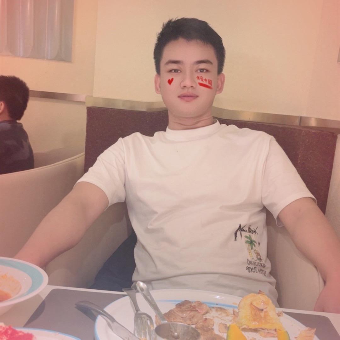 在非洲晒太阳的🌞 軍哥