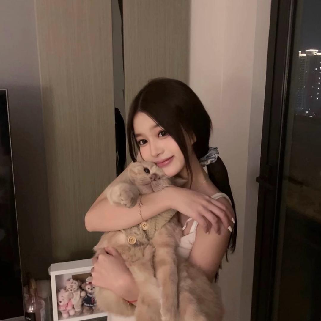 ￴ ￴ 云边有个酷路泽