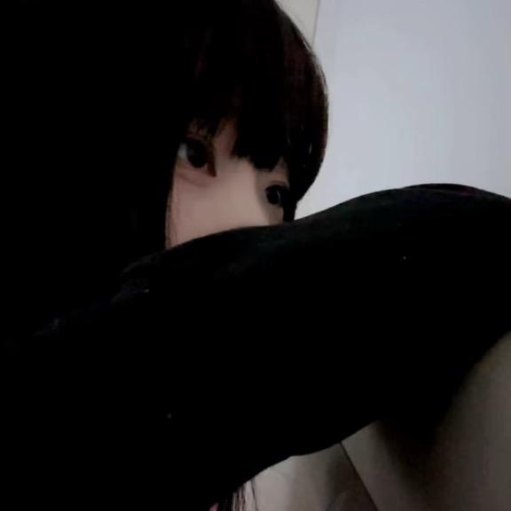泪似冰冷雨点.