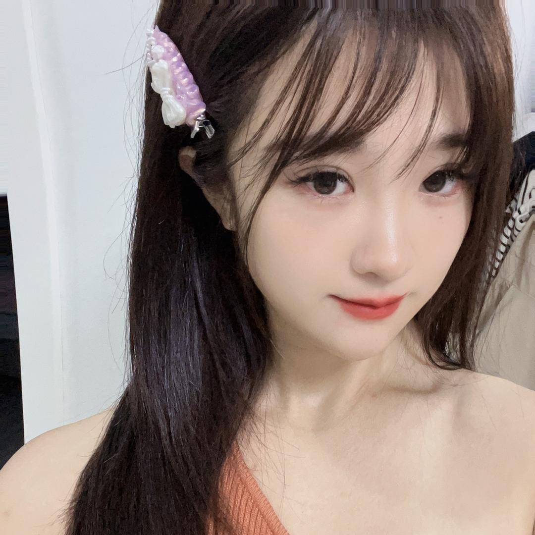 极品圆脸小美女