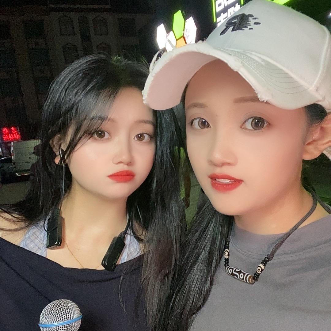 臭蛋，二蛋（姐妹组合）