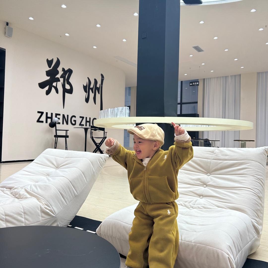 团~