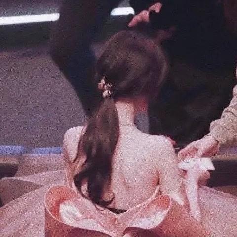 可以…挽你的衣袖吗？