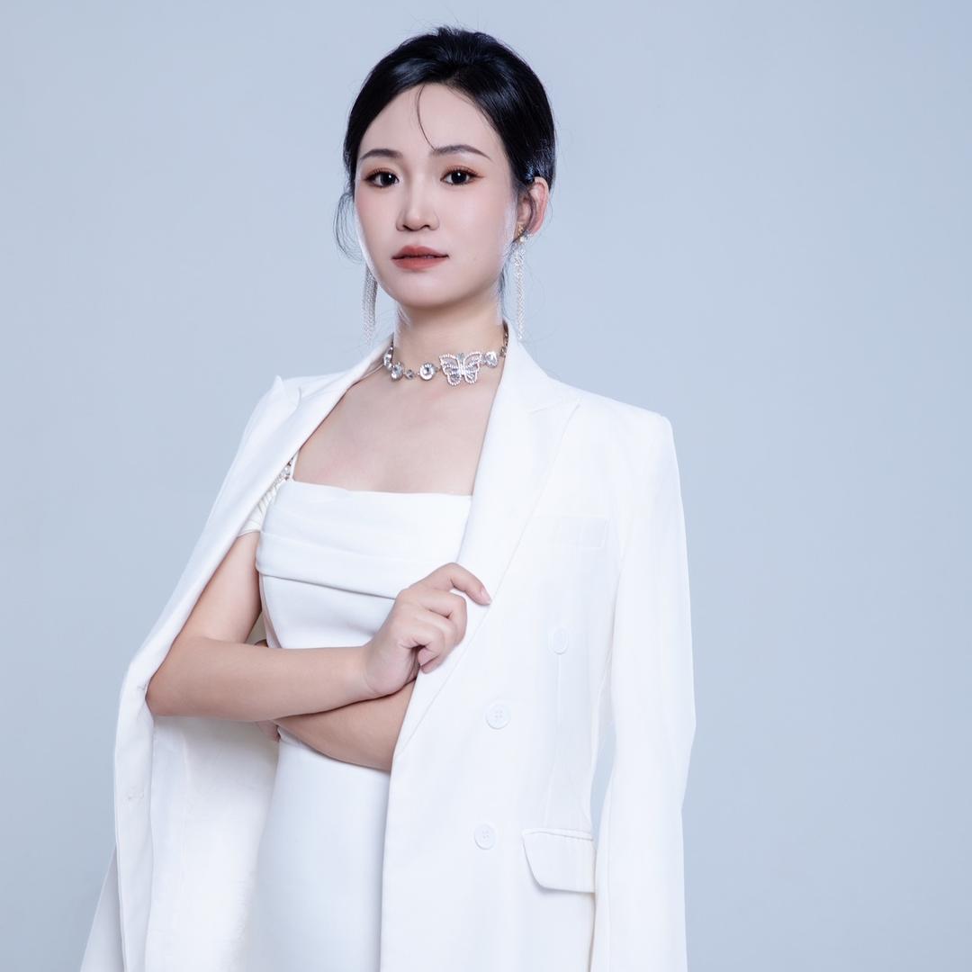 SN斯蒽婚纱 主理人｜楠姐