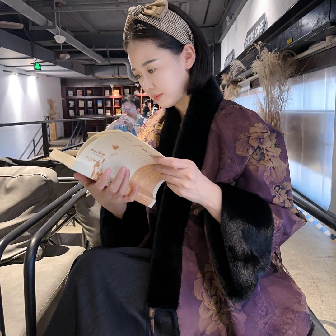 辉姑娘潮玩生活馆