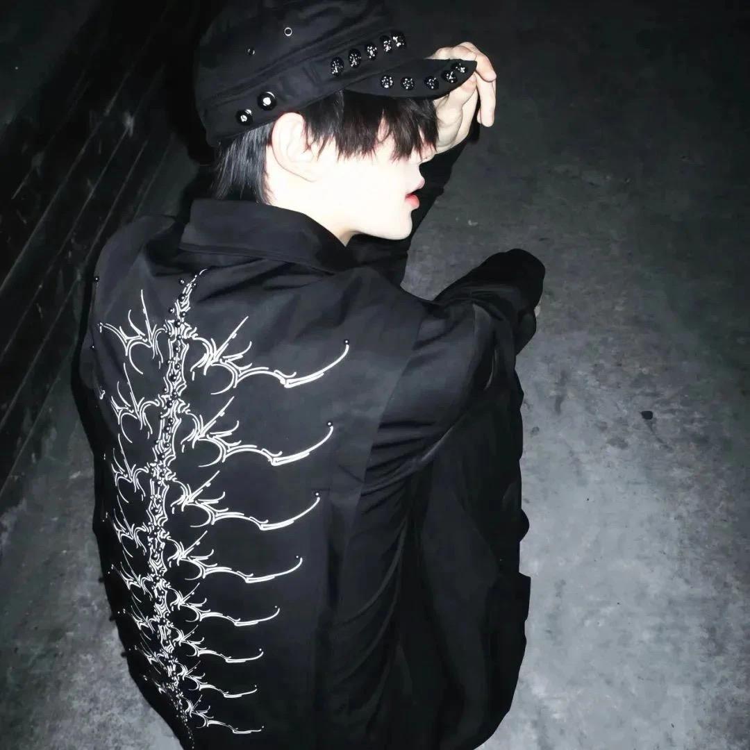 𝑯.铁锤