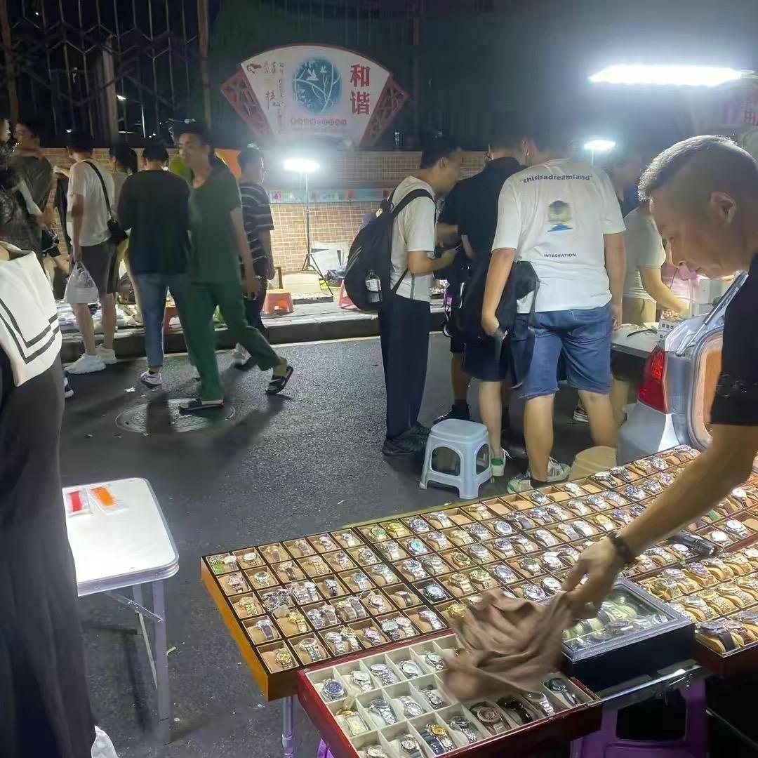 鬼市摊主一哥