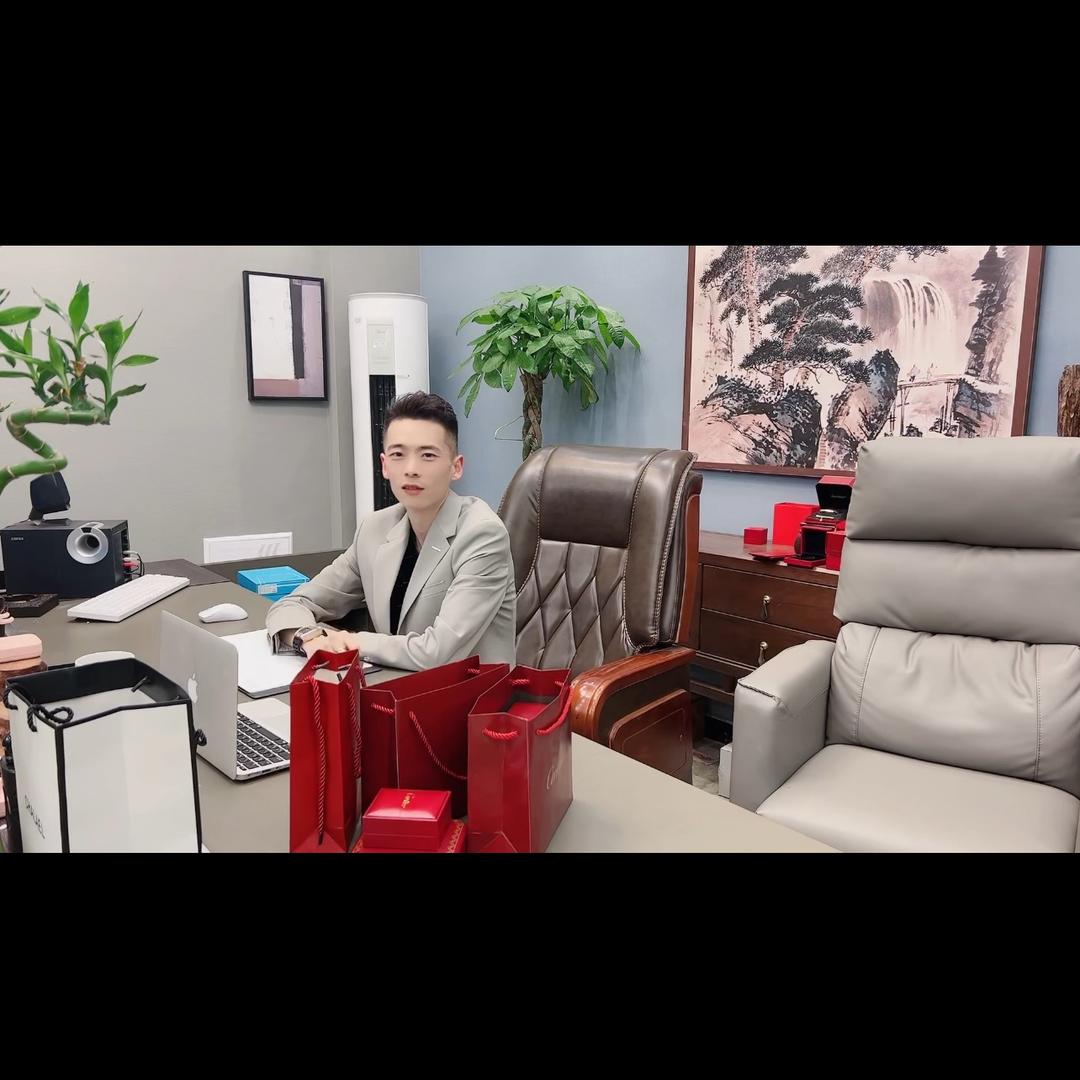 栎总裁