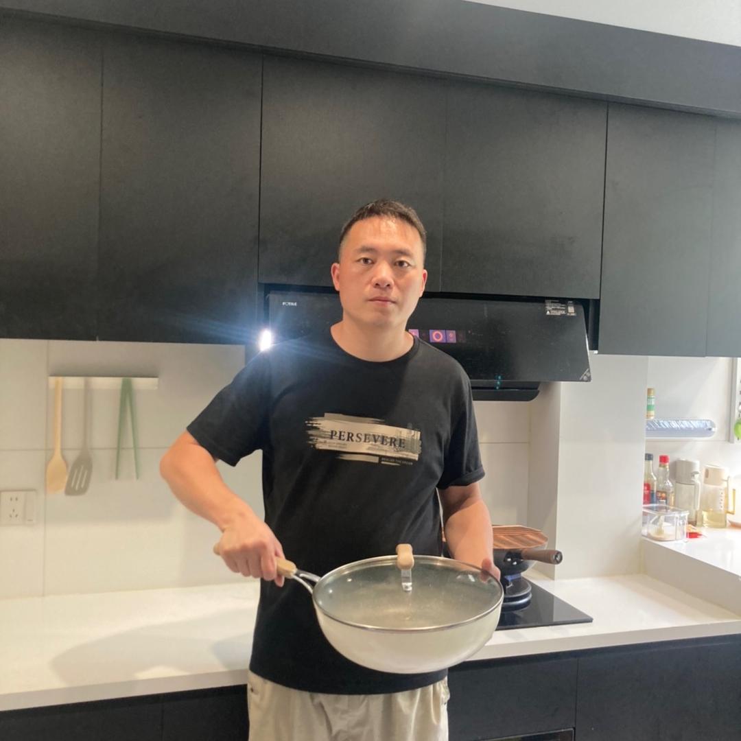 在长兴卖餐具的强哥