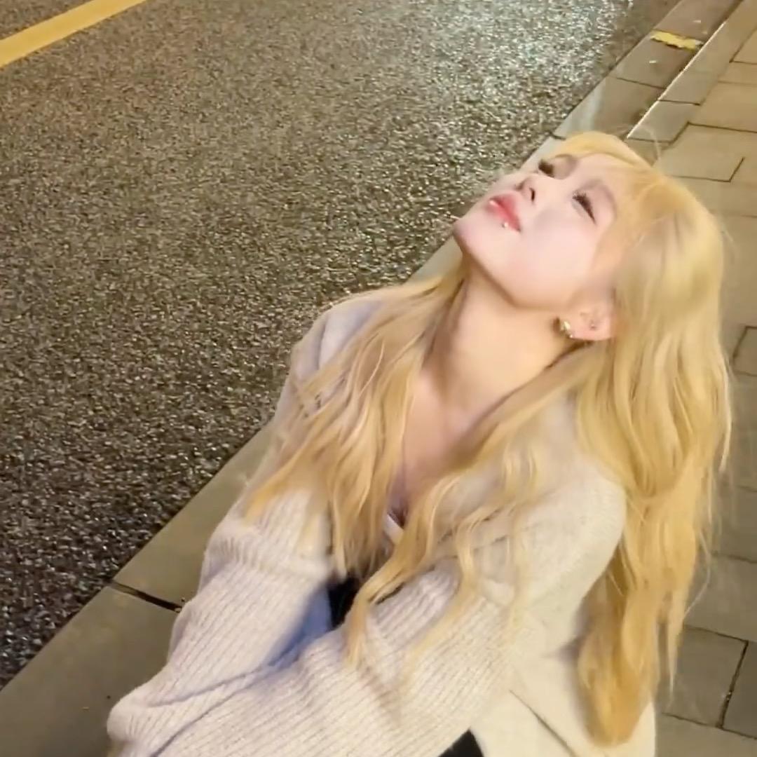姀
