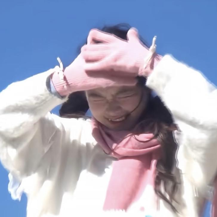 不爱探险的朵拉带着她的落水小狗