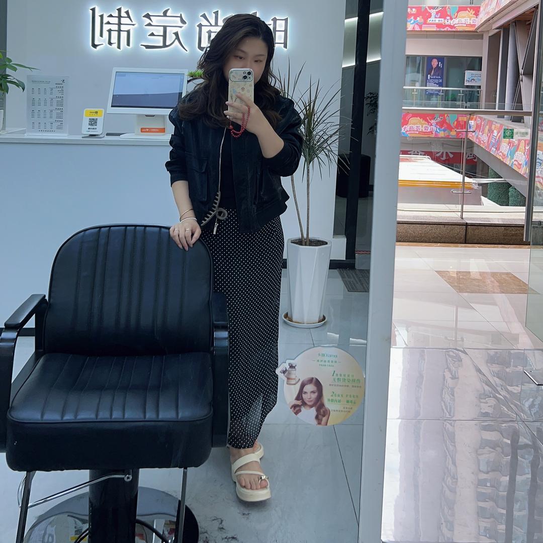 智贤🐰 H᭨ᮩuangഒᩚ࿐ ﾞ