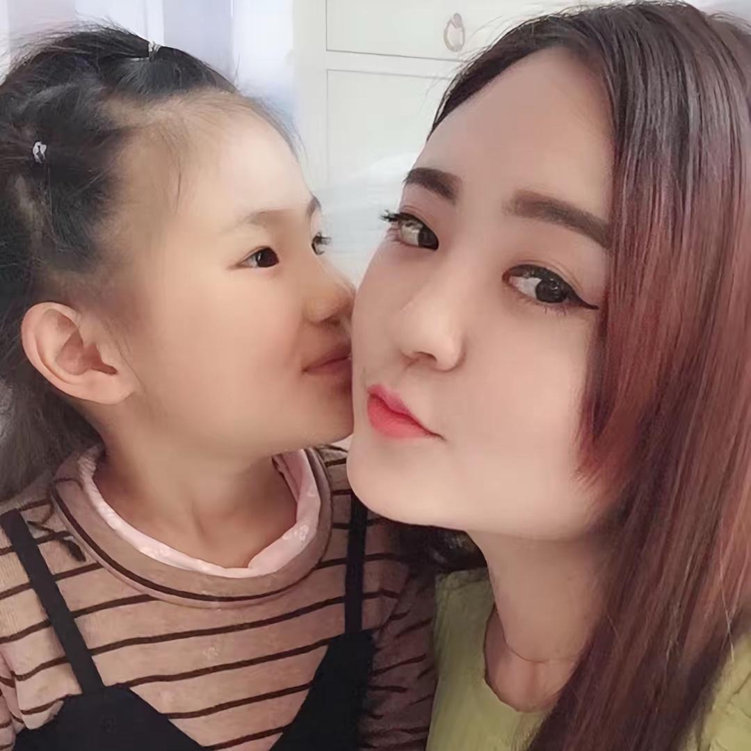 娜娜☀️（小草莓的妈妈）